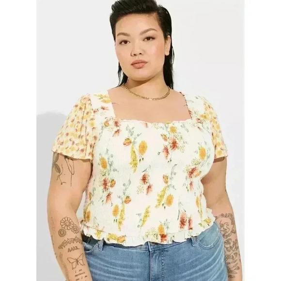 Torrid Warm Sunset Floral Smocked Flutter Sleeve Crop Top 1 (1x) EUC - Picture 4 of 15